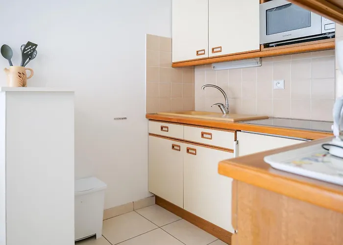 Emplacement Proche - 4 Personnes 莱萨布勒-多洛讷